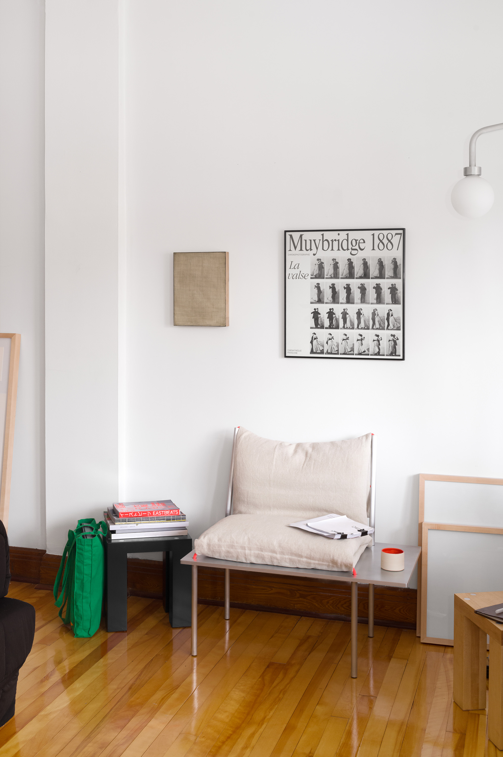 Fold Hang chaise dans le salon.