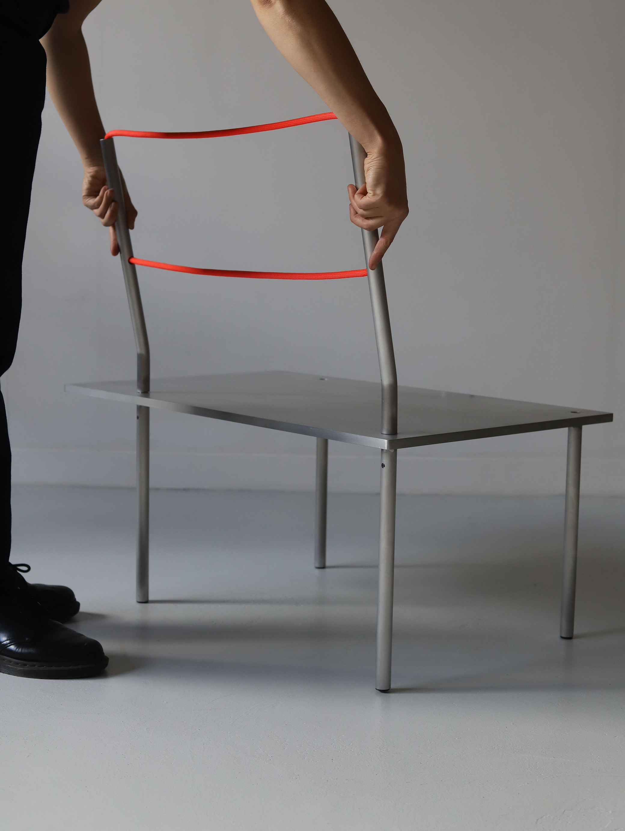 Assemblage de Fold Hang en chaise.